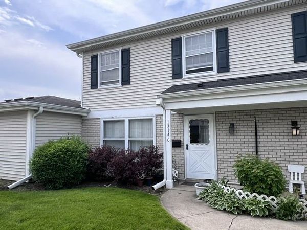 1314 Kingsbury Drive , Unit C, Hanover Park, IL 60133