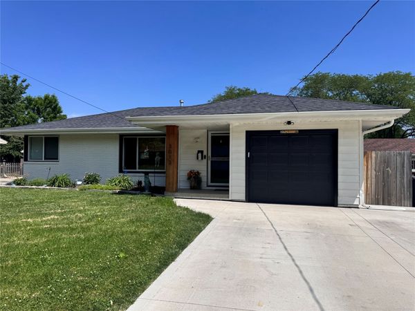 3013 Lawnview Drive, Des Moines, IA 50310