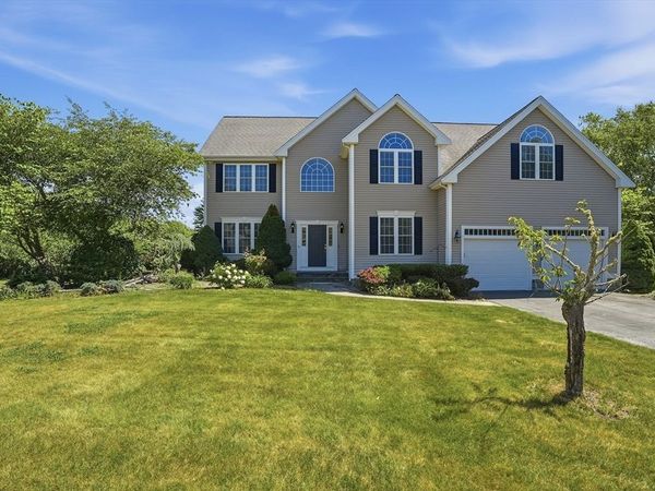4 Wagon Trail, Lakeville, MA 02347