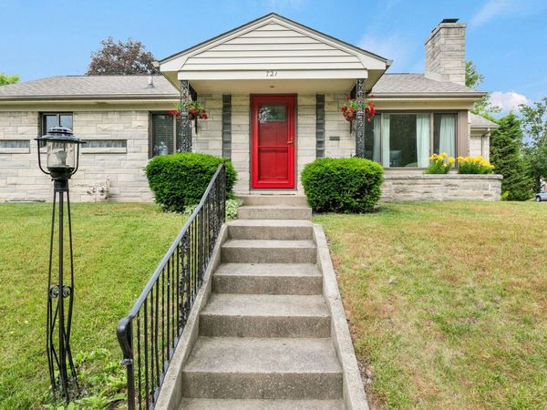 721 N COQUILLARD Drive, South Bend, IN 46617