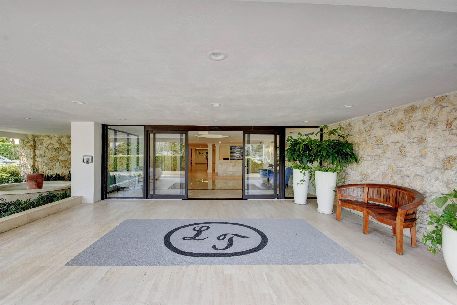 250 Bradley Place, Unit 408, Palm Beach, FL 33480 Photo