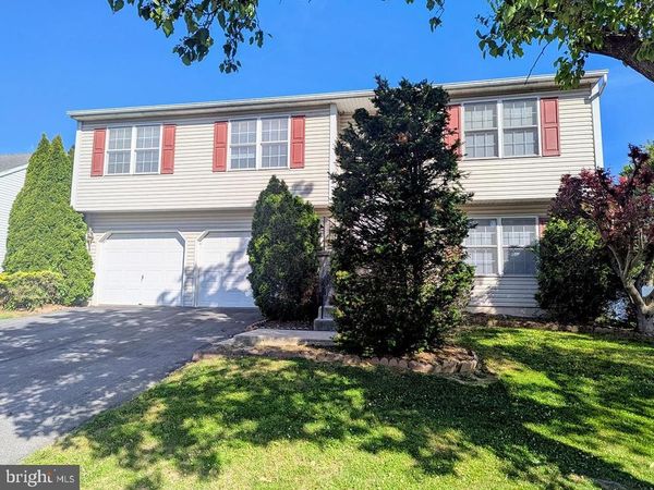 16 DOGWOOD DRIVE , WERNERSVILLE, PA 19565
