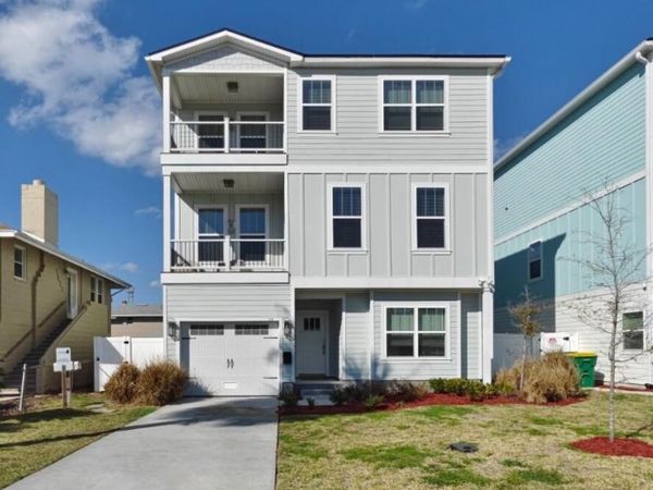 215-217 N 12TH Avenue, Jacksonville Beach, FL 32250