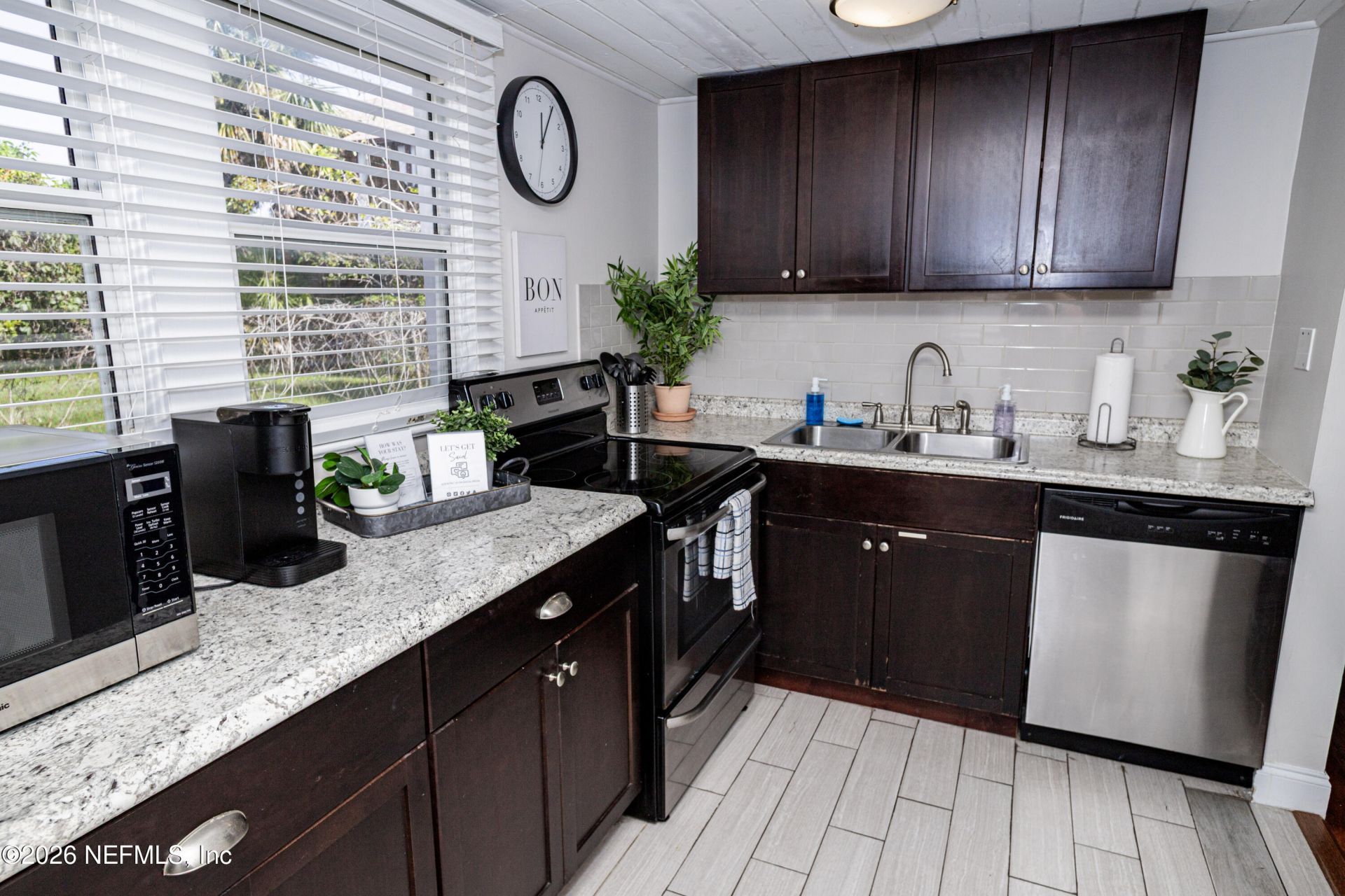 215-217 N 12th Avenue, Jacksonville Beach, FL 32250 Photo