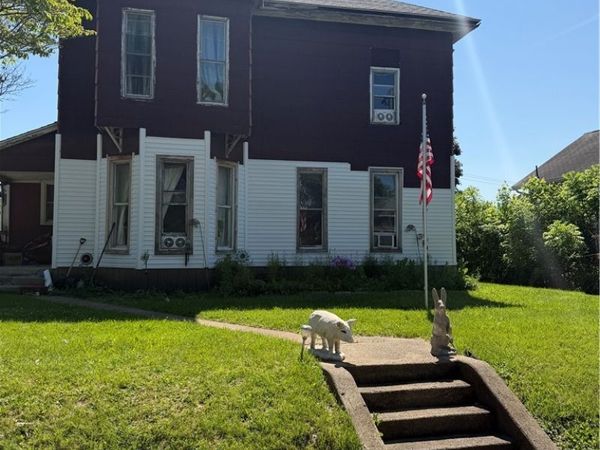 598 Wabash Avenue N, Brewster, OH 44613