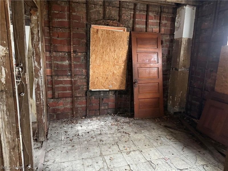 9702 Parkview Avenue , Cleveland, OH 44104 Photo 9
