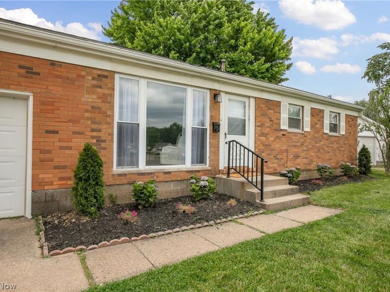 3816 Root Avenue NE, Canton, OH 44705 Photo 2