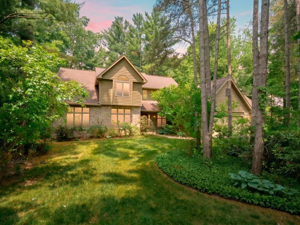 5434 Saddle Club Drive, Kalamazoo, MI 49009