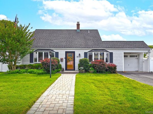 35 Ranch Lane, Levittown, NY 11756