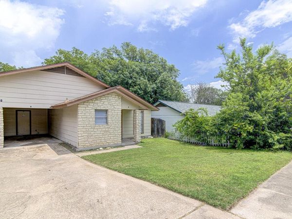 900 Sirocco DR, Unit B, Austin, TX 78745