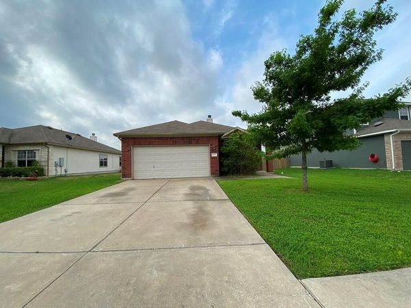 207 Brown ST, Hutto, TX 78634