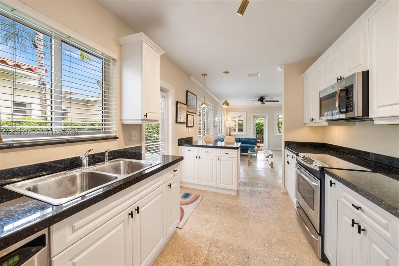 2241 SW 25th Ter , Miami, FL 33133 Photo
