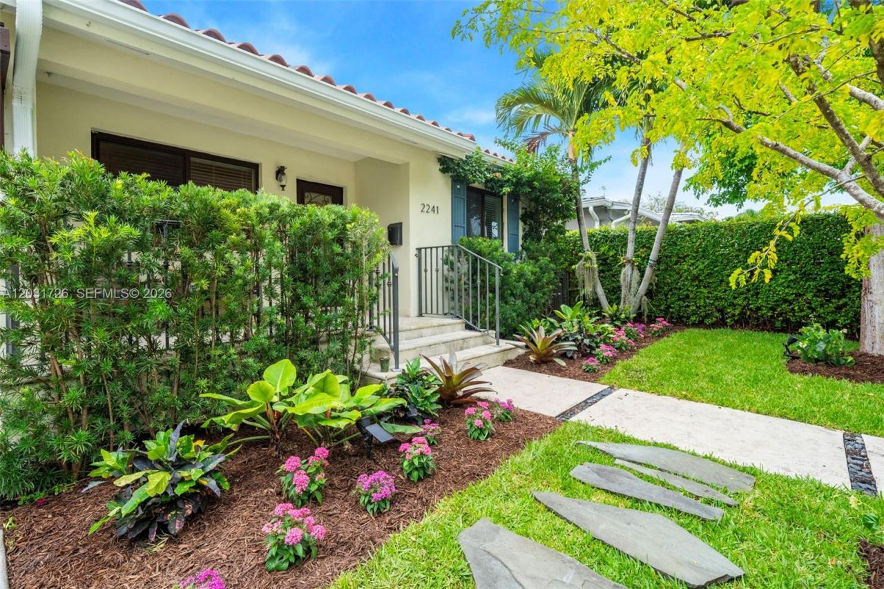 2241 SW 25th Ter , Miami, FL 33133 Photo