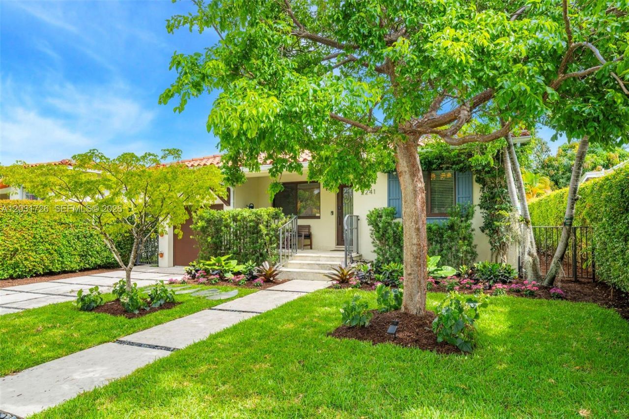 2241 SW 25th Ter , Miami, FL 33133 Photo