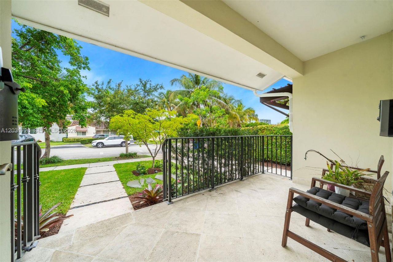 2241 SW 25th Ter , Miami, FL 33133 Photo