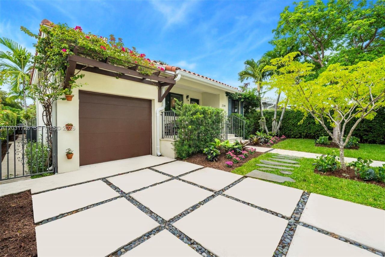 2241 SW 25th Ter , Miami, FL 33133 Photo