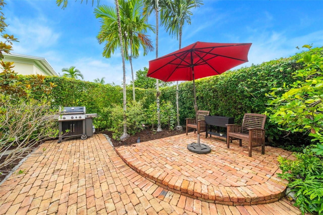 2241 SW 25th Ter , Miami, FL 33133 Photo