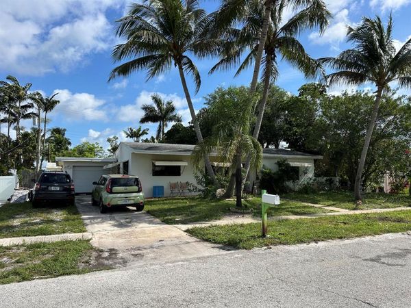 1421 Crest Drive , Lake Worth, FL 33461