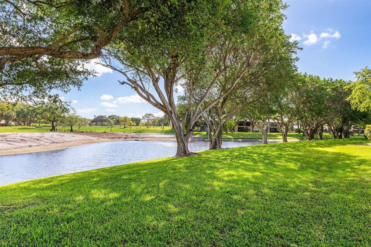 29 Stratford Lane W, Unit B, Boynton Beach, FL 33436 Photo
