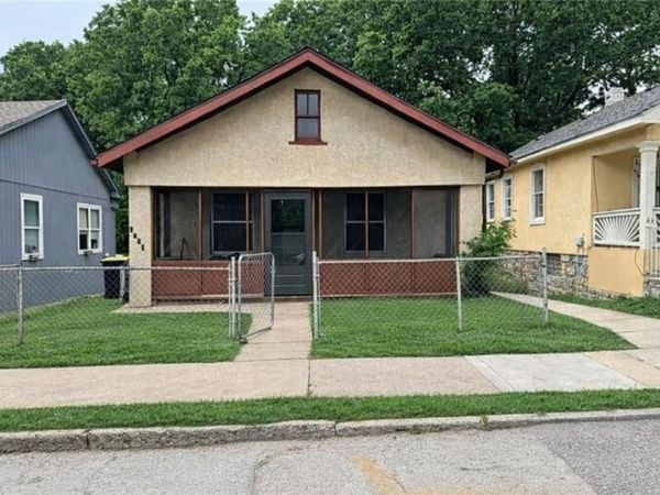 2750 Lister Avenue, Kansas City, MO 64128