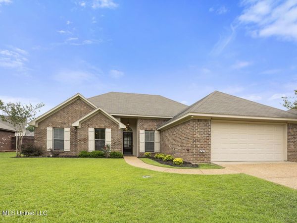 921 Clubhouse Drive, Pearl, MS 39208
