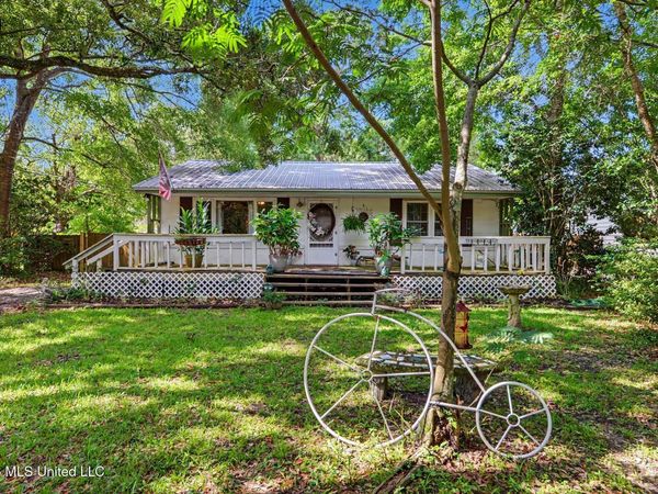 1918 Stuart Avenue, Ocean Springs, MS 39564