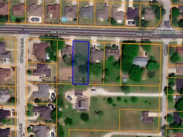 1405 NW 3rd Street , Bentonville, AR 72712