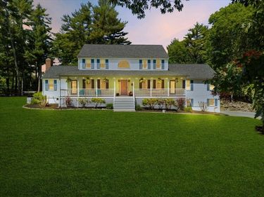 136 Paradise Ln, Rochester, MA 02770