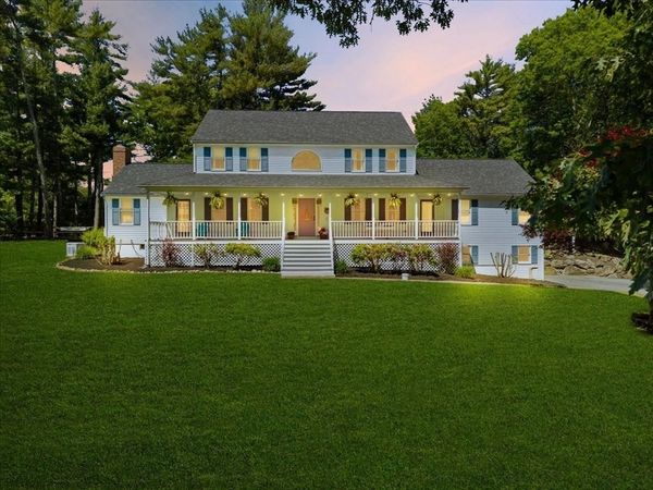 136 Paradise Ln, Rochester, MA 02770