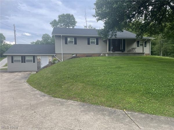 705 Roth Road, Parkersburg, WV 26104
