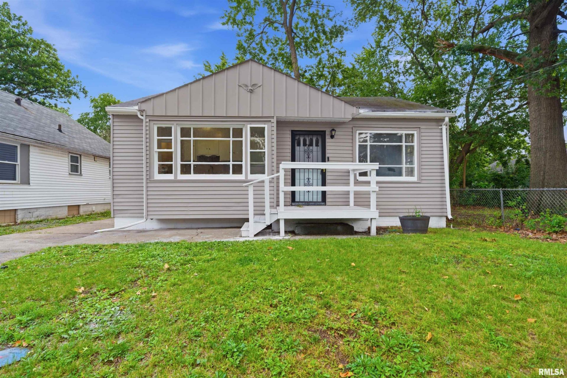 1830 S Kneer Avenue, Peoria, IL 61605 Main Photo