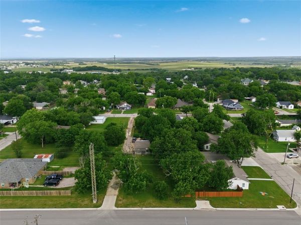 703 N Reagan , West, TX 76691