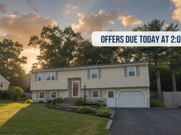 12 Sunset Dr, Milford, MA 01757