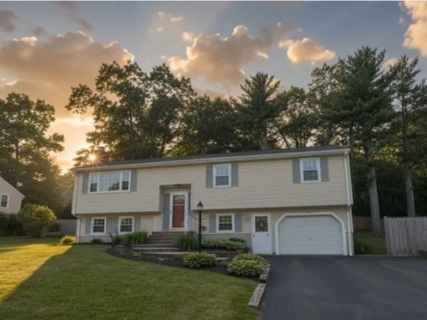 12 Sunset Dr, Milford, MA 01757