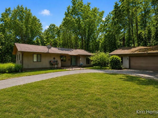 4736 Burton Street SE, Grand Rapids, MI 49546