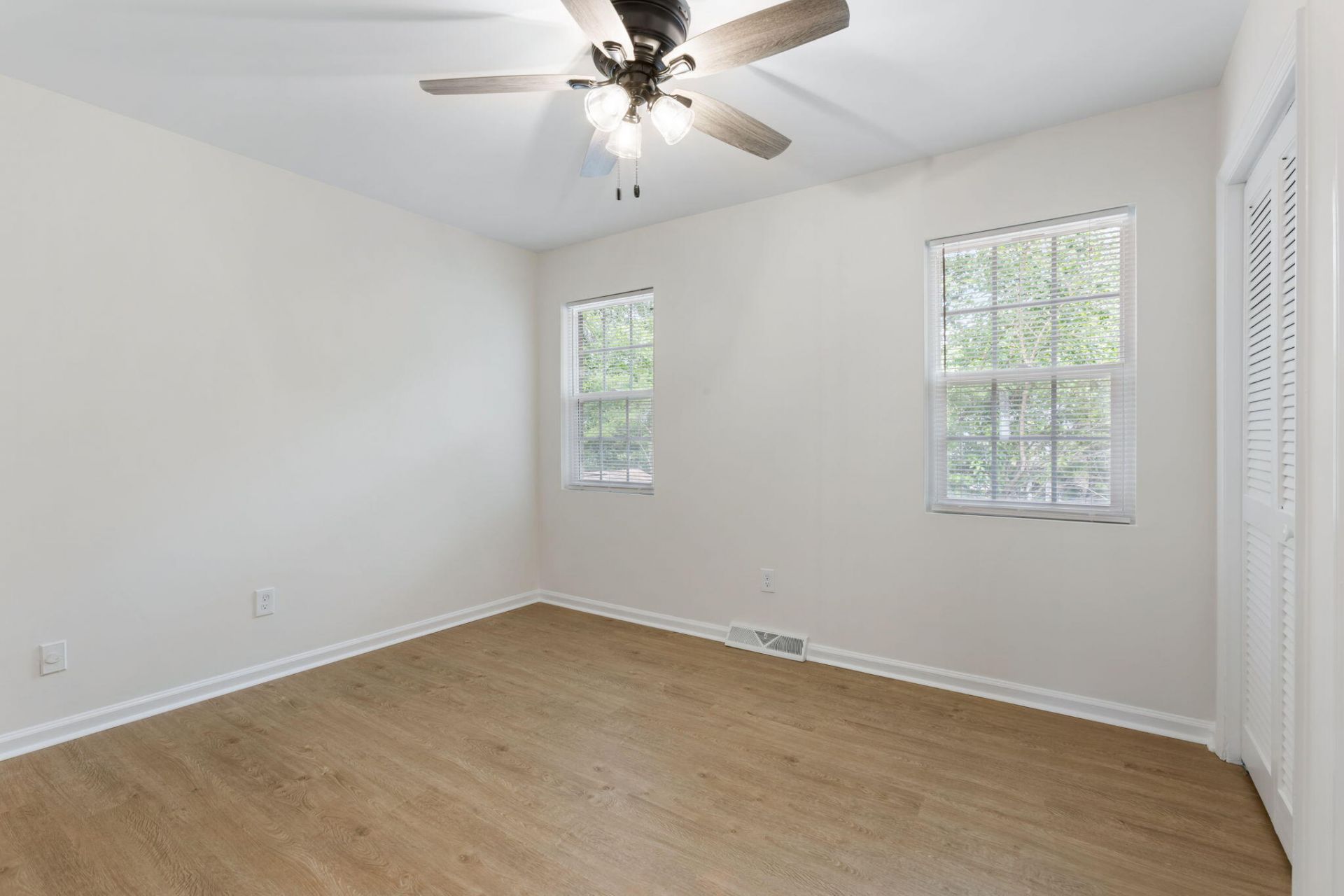 270 Fleming Road Photo 11
