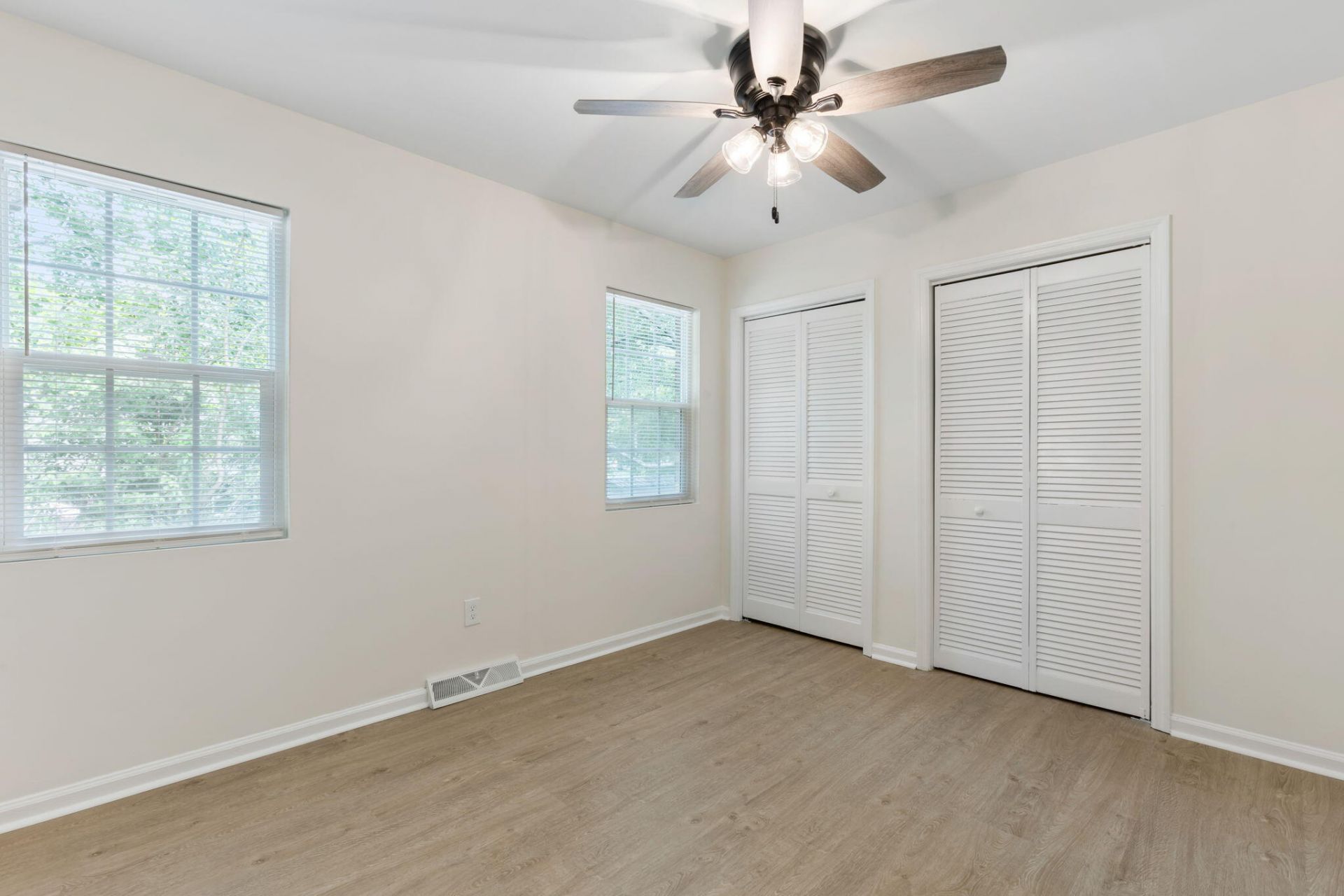 270 Fleming Road Photo 12