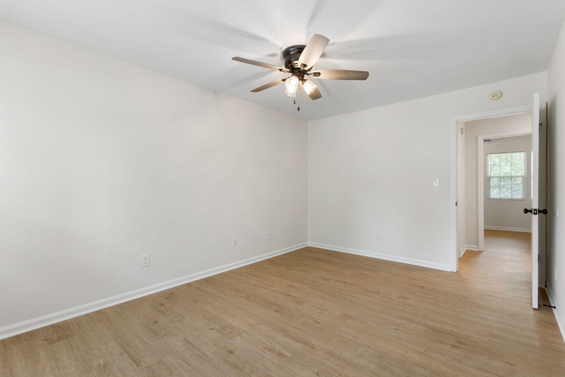 270 Fleming Road Photo 16