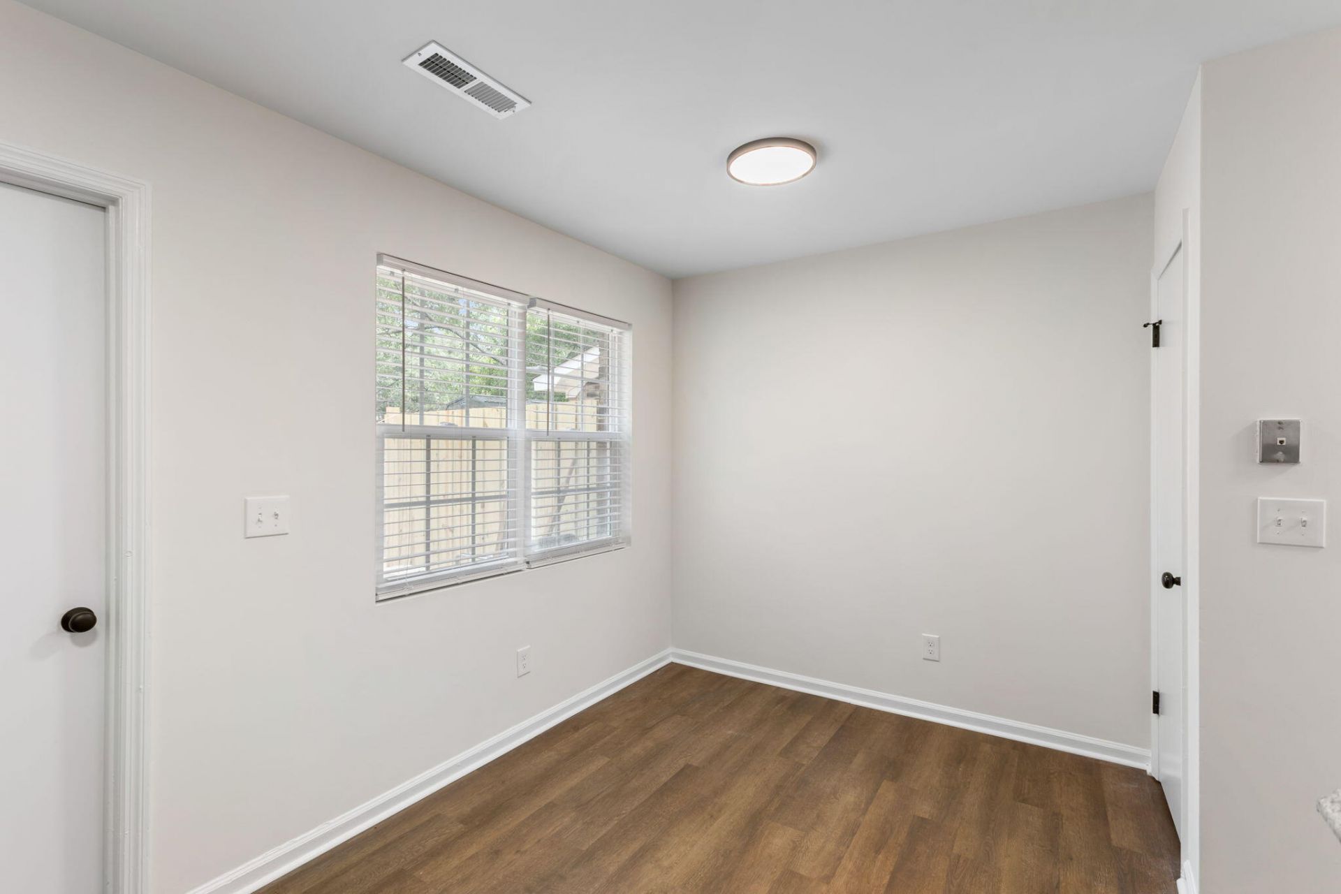 270 Fleming Road Photo 8