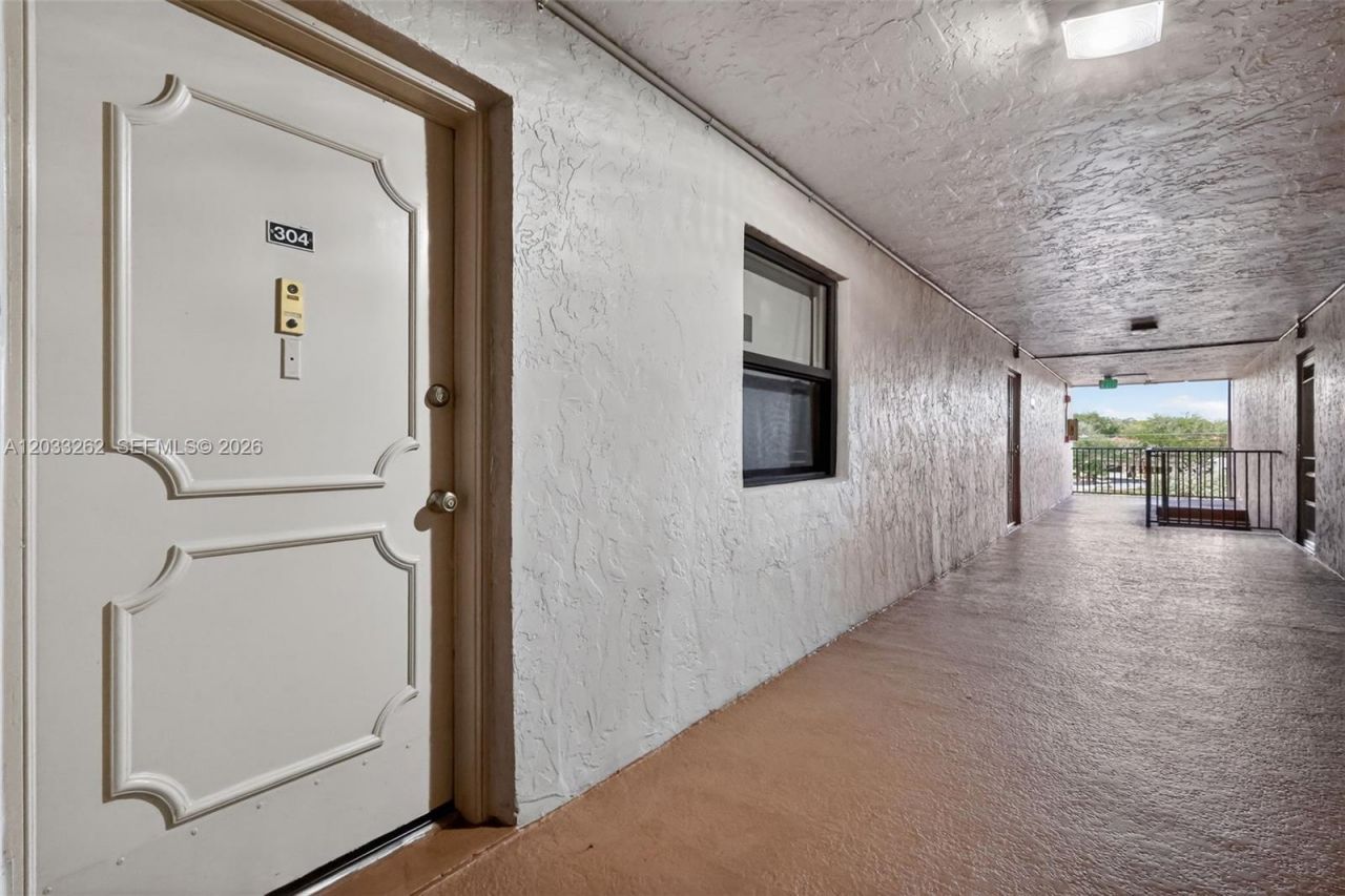 8150 W Mcnab Rd , Unit 304, Tamarac, FL 33321 Photo