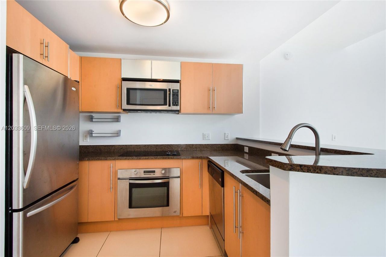 300 S Biscayne Blvd , Unit L-428, Miami, FL 33131 Photo