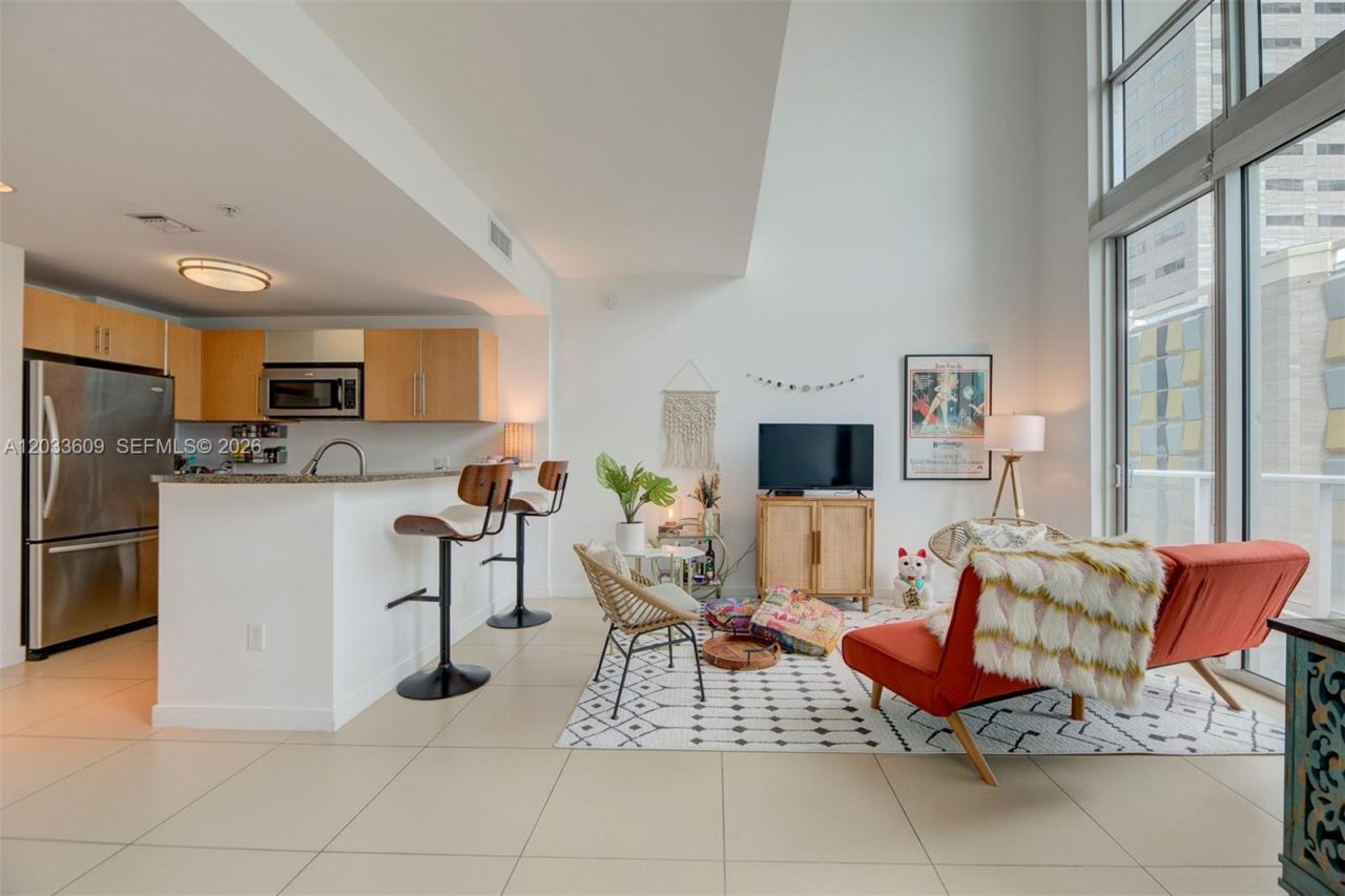 300 S Biscayne Blvd , Unit L-428, Miami, FL 33131 Photo