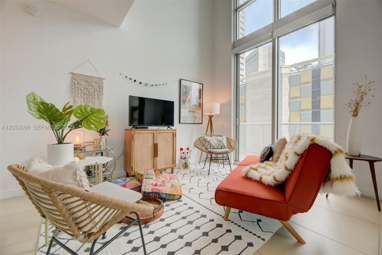 300 S Biscayne Blvd , Unit L-428, Miami, FL 33131 Photo