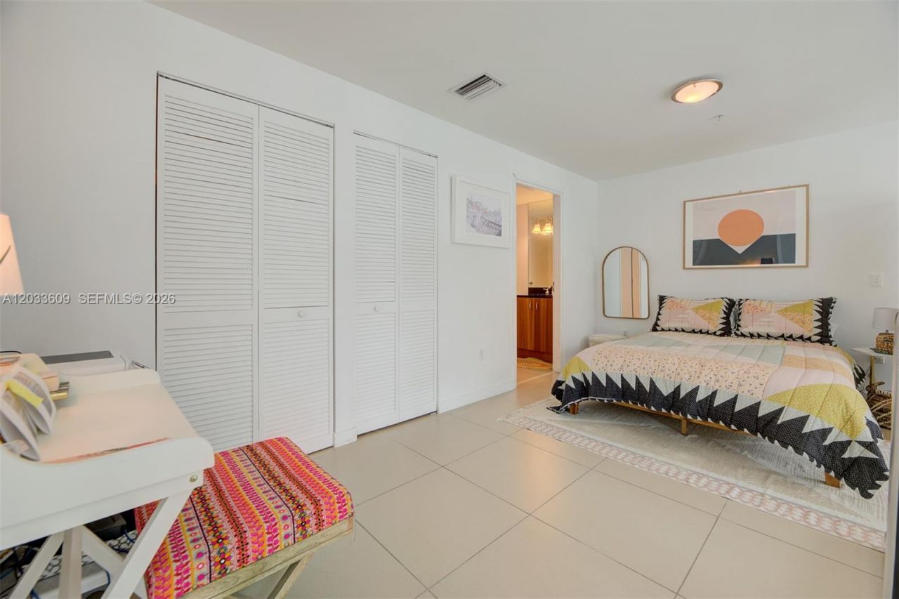 300 S Biscayne Blvd , Unit L-428, Miami, FL 33131 Photo