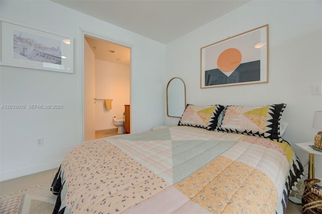 300 S Biscayne Blvd , Unit L-428, Miami, FL 33131 Photo