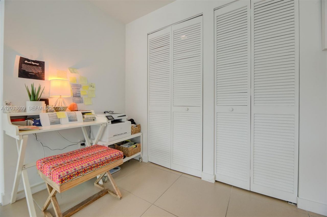 300 S Biscayne Blvd , Unit L-428, Miami, FL 33131 Photo