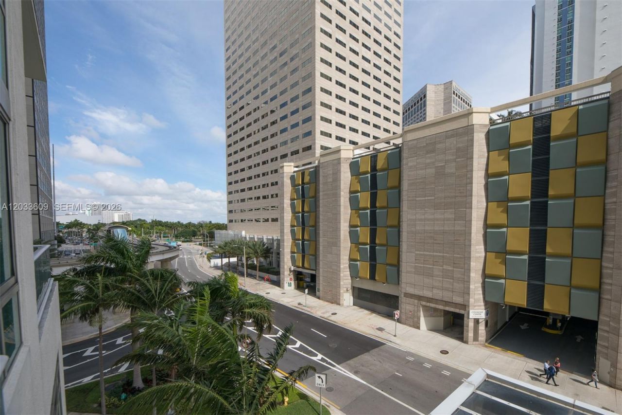 300 S Biscayne Blvd , Unit L-428, Miami, FL 33131 Photo