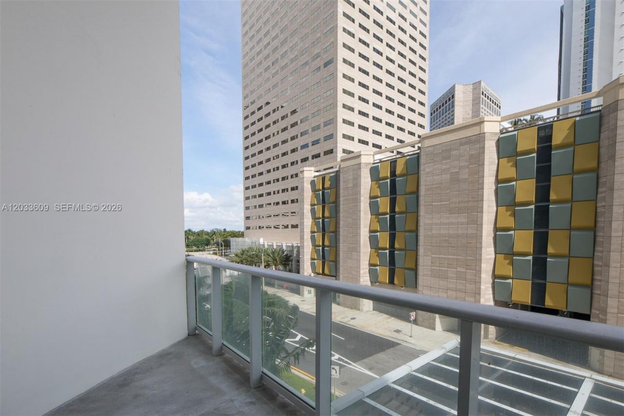 300 S Biscayne Blvd , Unit L-428, Miami, FL 33131 Photo