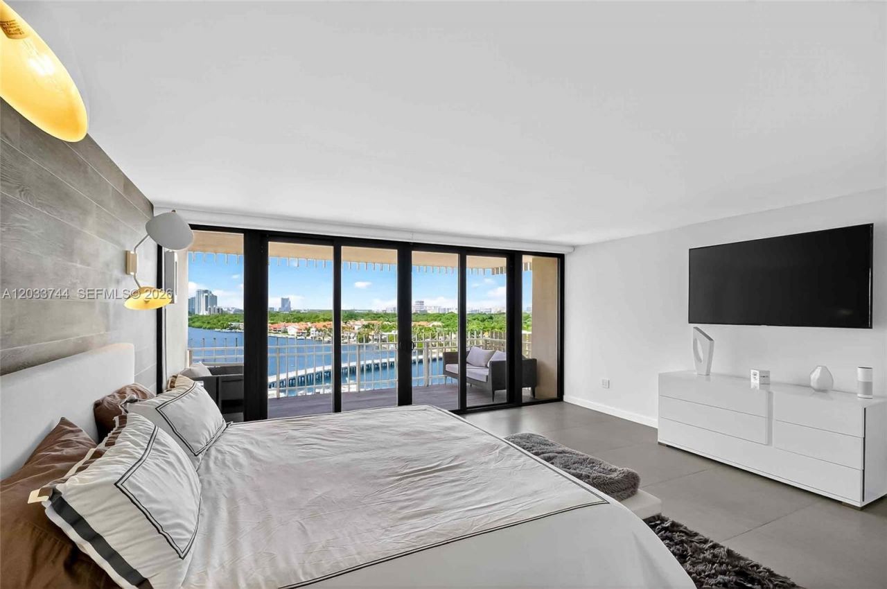 2 Grove Isle Dr, Unit B1210, Miami, FL 33133 Photo