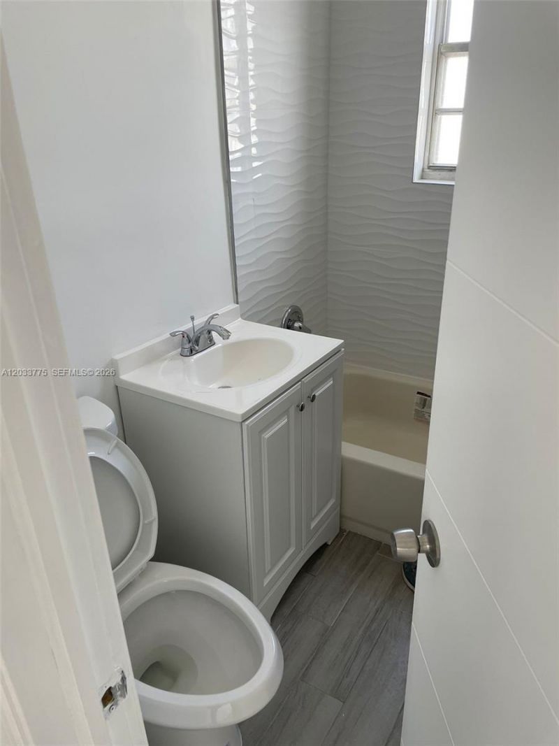 1261 NW 59th St , Unit 14, Miami, FL 33142 Photo